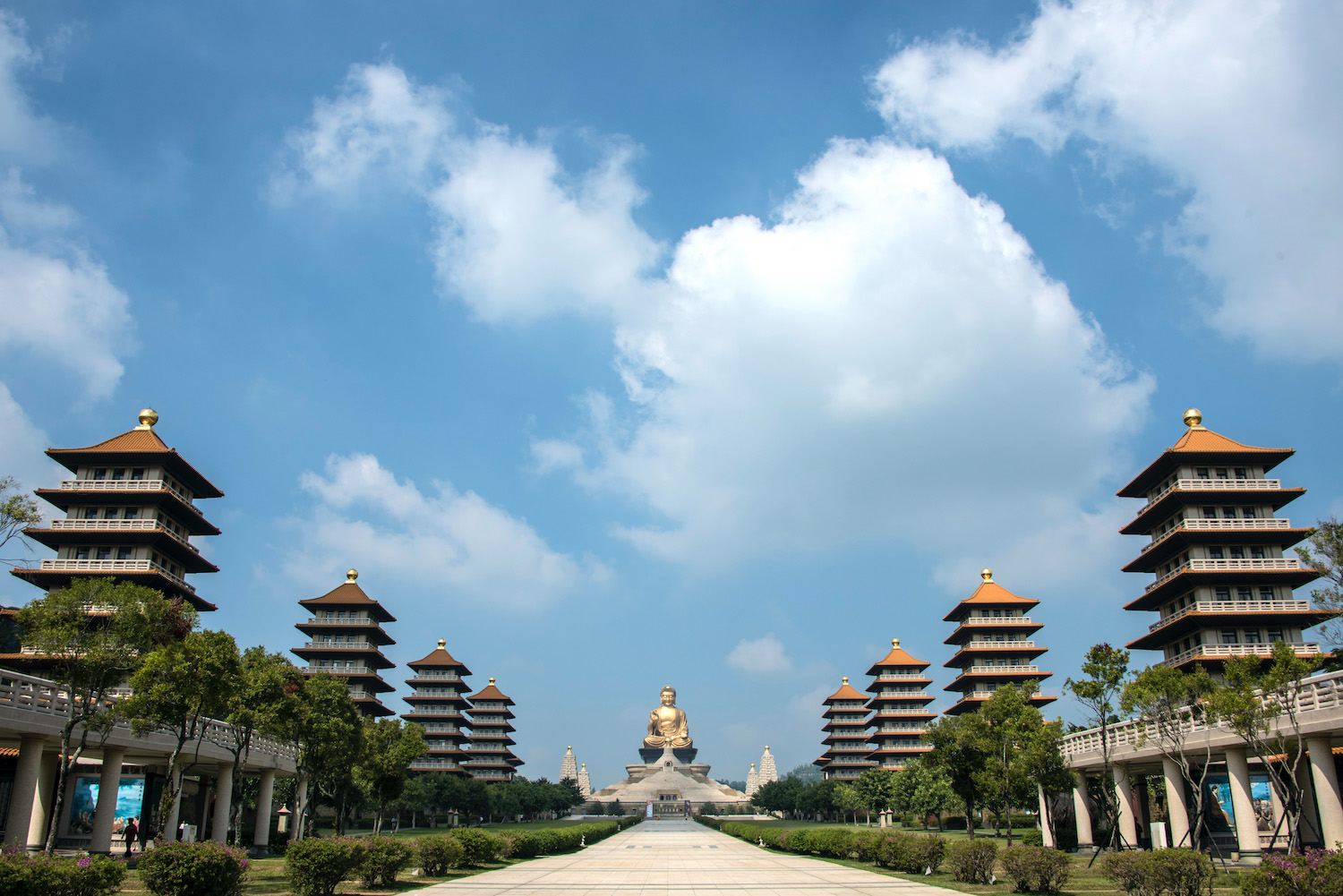 How To Take A Day Trip From Kaohsiung To Fo Guang Shan Temple